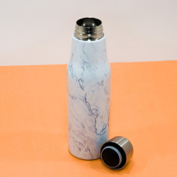 Garrafa térmica 550ml inox com pintura estilo mármore e tampa rosqueável