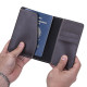 Porta passaporte Bidins em couro sintético, possui três compartimentos na lateral para cartões