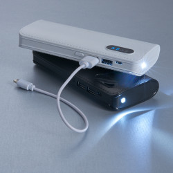 Power Bank Plastico com Indicador Digital e Lanterna 5600mah